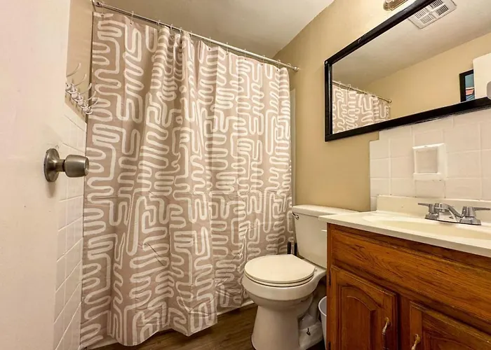 Sleeps 8 2 Full With 3 Beds And Parking Apartment *