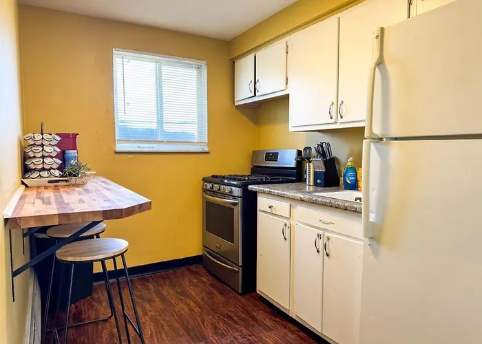 Sleeps 8 2 Full With 3 Beds And Parking *
