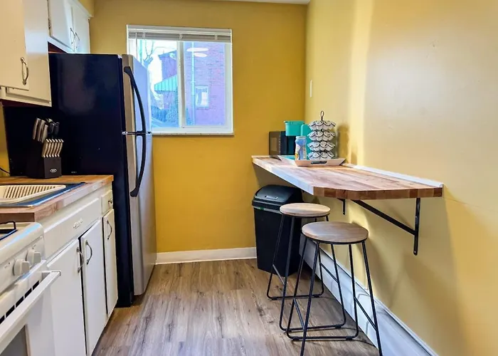 Sleeps 8 2 Full With 3 Beds And Parking Pittsburgh