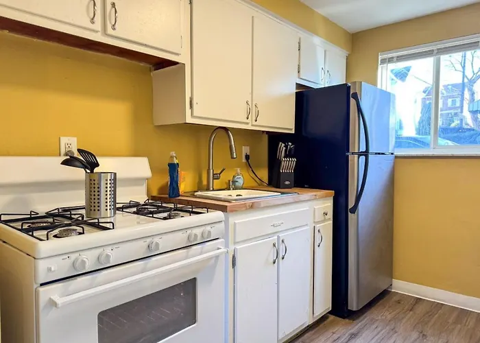 Sleeps 8 2 Full With 3 Beds And Parking * Pittsburgh